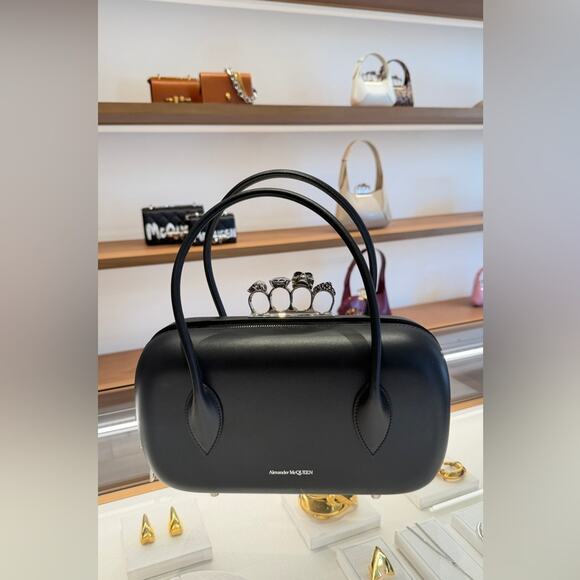 Alexander McQueen Women's The Reverse Clutch in Black WAS$3600 - Picture 2 of 10